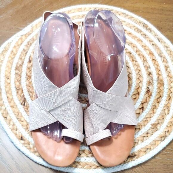 Gentle Souls Inna Leather Wedge, Women’s Embossed Sandal, Size 9.5 - Picture 3 of 9